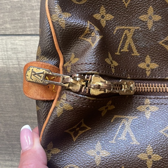 Authentic Louis Vuitton Keepall 60 - Picture 4 of 16